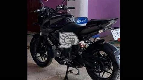 Sujetos armados roban motocicleta en avenida Minatitlán