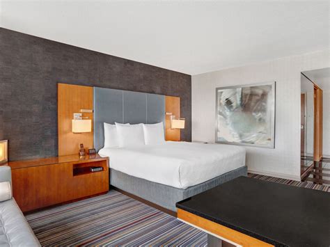 DFW Airport Hotel Suites With Runway Views | Grand Hyatt DFW