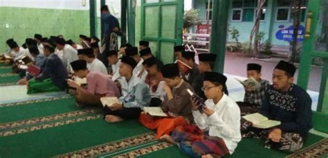 Khataman Al Quran Santri Mahad Al Azhar Website Resmi Mtsn Kota Kediri