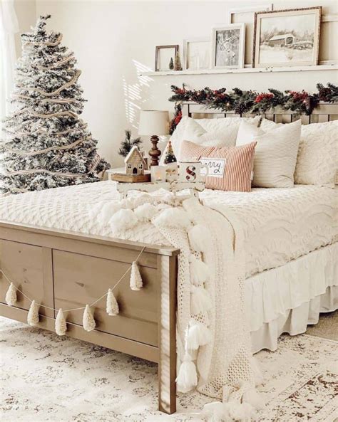 21 Most Beautiful Christmas Bedroom Decorating Ideas For Cozy Warmth