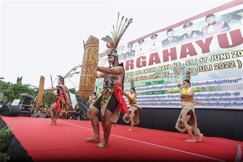 PAGELARAN GEBYAR PESTA RAKYAT DI PALANGKA RAYA ANTARA Foto