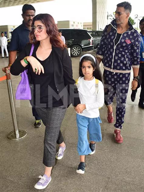 Akshay Kumar, Twinkle Khanna and Nitara head to London | Filmfare.com