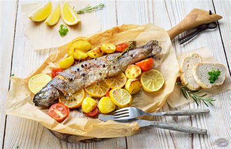 Ricetta Trota Al Forno Con Patate E Pomodorini Pescheria Scelte Per Te