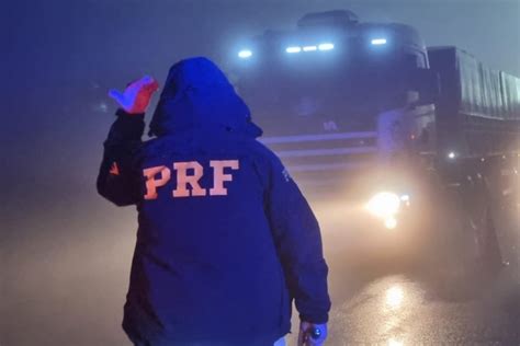 PRF alerta motoristas para medidas de segurança em situações de neblina