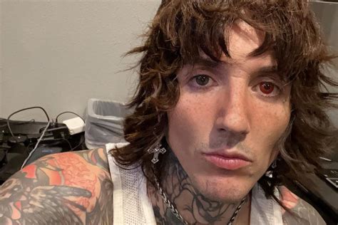 Tertangkap Kamera Sedang Melukat Oliver Sykes Bmth Betah Di Bali