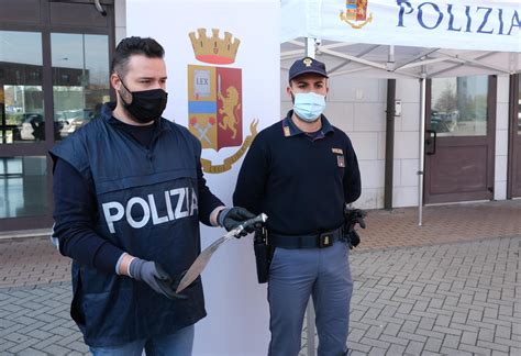 Negro Torna A Casa Qui Comandiamo Noi Aggredito Col Machete Per Il