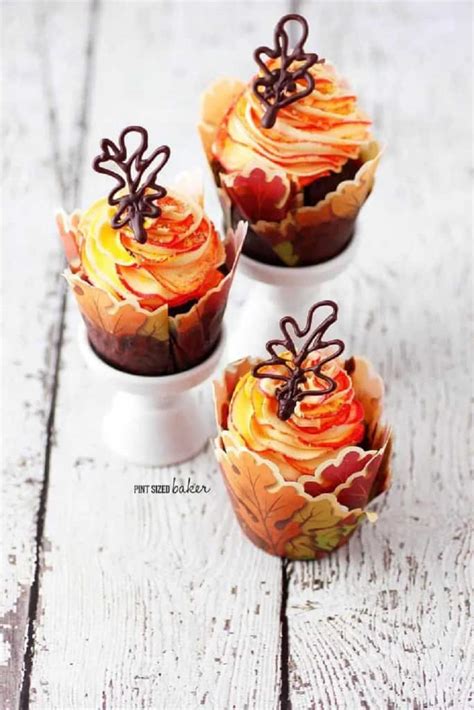 35 Fall Cupcake Ideas Made With Happy Fall Desserts