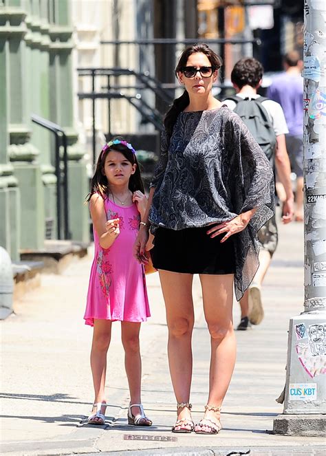 Photo Katie Holmes Et Sa Fille Suri Se Prom Nent Dans Les Rues De New