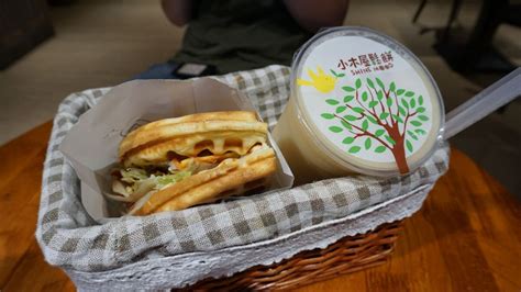 精誠商圈小木屋鬆餅，來自新竹的校園美食，口味多種現點現做，人多要等 熱血台中