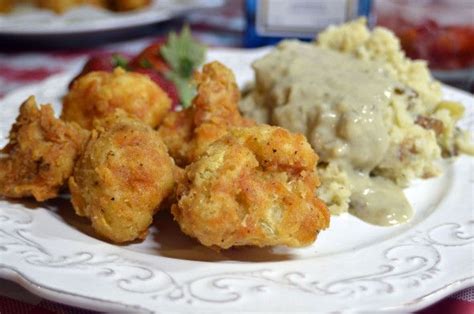 Ddd 30 Spicy Vegan Chicken Fried Cauliflower With Smashed Baked Potatoes And White Gravy