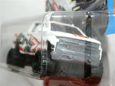 HOT WHEELS 19 CHEVY SILVERADO TRAIL BOSS LT ESPORTSVIAN
