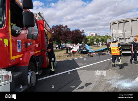 Accident Mortel Sur Hi Res Stock Photography And Images Alamy