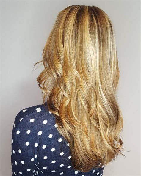 Dimensional Honey Blonde Hair Color Blonde Hair With Lowlights