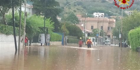 Frane E Allagamenti Da Palermo A Messina Due Trombe D Aria Al Largo Di