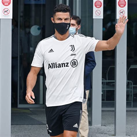 Juventus Ronaldo Alla Continassa Test Fisici E Allenamento Giornale