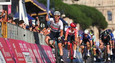 Giro D Italia Cavendish Vince L Ultima Tappa In Volata A Roma Trionfa