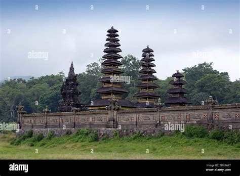 Temple on Lake Tamblingan in North Bali, Indonesia (Pura Dalem ...