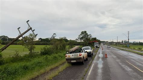 Jacinto Machado Fica Sem Energia Ap S Forte Vento Derrubar Postes