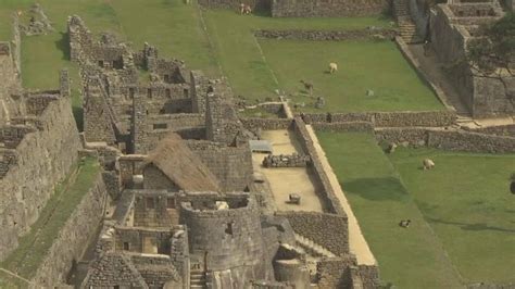 Un Centenar De Turistas Se Quedan Atrapados En Aguas Calientes Tras Las