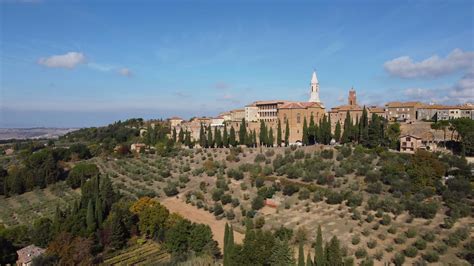 Pienza aerial view in Tuscany, Italy 16352793 Stock Video at Vecteezy