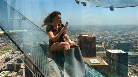 Skyslide to open in Los Angeles – DW – 06/24/2016