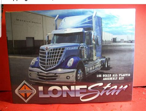 2010 International Lonestar Plastic Model Truck Kit 125 Scale