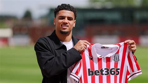 Stoke City Fc Ki Jana Hoever Returns To Stoke City