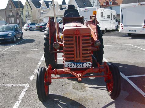 1960 MC CORMICK INTERNATIONAL HARVESTER F265D Tractor A Photo On