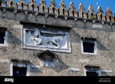 Decorative crenellations on grand canal elevation hi-res stock ...