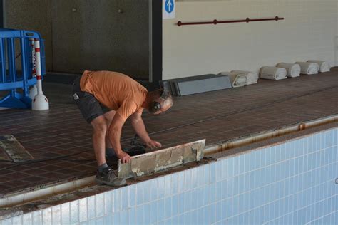 Zwembad Ter Borcht In Meulebeke Krijgt Eindelijk Nieuwe Boordstenen KW Be