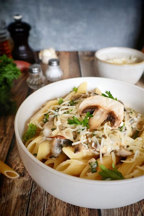 Pâtes à la crème et aux champignons