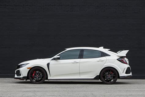 The Honda Civic Type R Is The Rip Roaring Pocket Rocket That S The Most