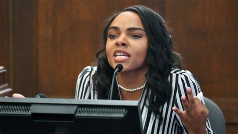 Fiancee Of Aaron Hernandez Testifies In His Double Murder Trial