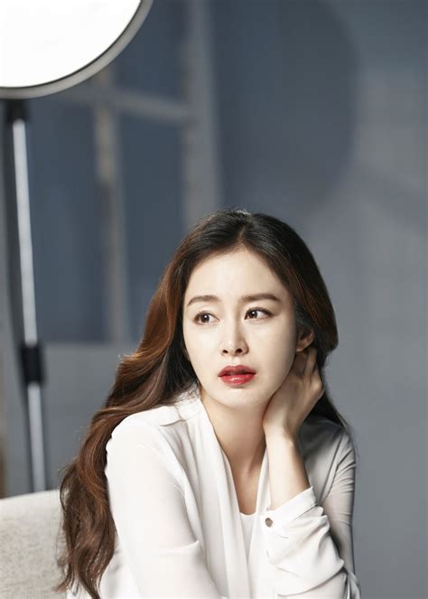 Kim Tae Hee Nói Về Bí Quyết Giữ Vẻ đẹp ở Tuổi U50