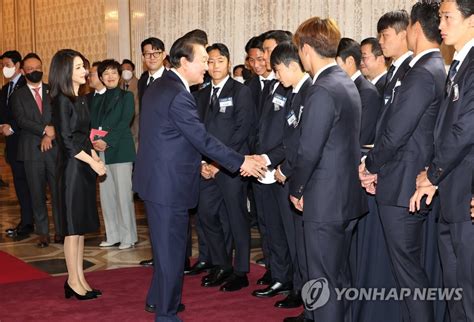 더쿠 청와대 영빈관에서 열린 축구 국가대표팀 환영 만찬