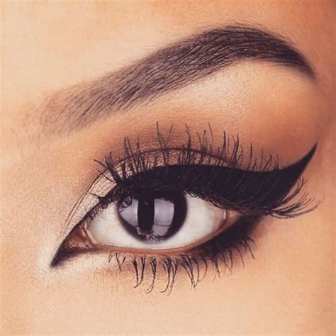 7 Useful Tips For Applying Liquid Eyeliner For Beginners Her Style Code