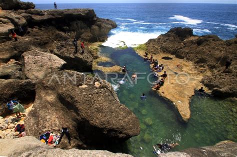 Wisata Pantai Kedung Tumpang Antara Foto