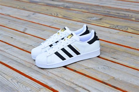 Venta Tenis Adidas Blancos Con Rayas Negras En Stock