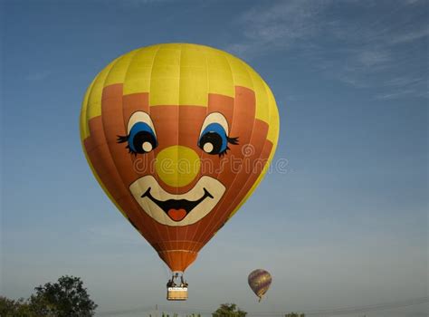 Clown Hot Air Balloon Editorial Photo Image Of Flying 20518591