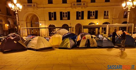 Sassari Tende Vuote Nella Notte In Piazza Ma La Protesta Non Si Ferma