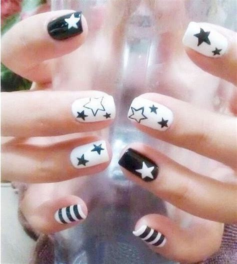 50+ Cool Star Nail Art Designs With Lots of Tutorials and Ideas 2023