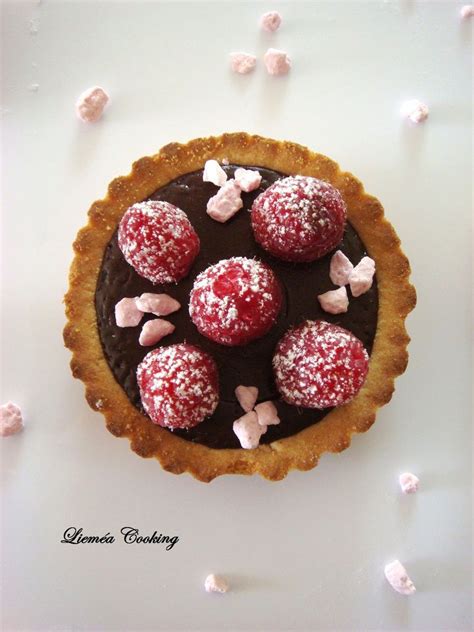 Tartelettes choco framboise et brisure de meringue à la fraise Lieméa