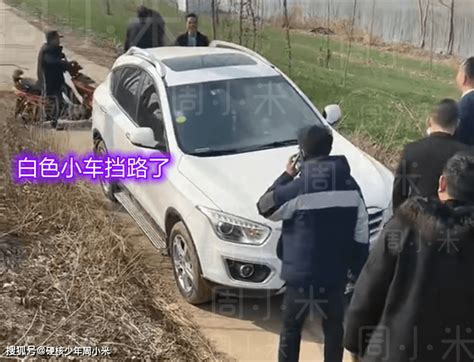 江苏一豪车婚车队被拦，给一条烟才放行，拦车人：这是当地风俗 新郎 白色 男子