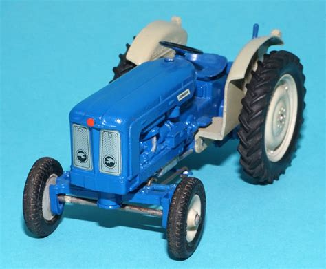 Britains Farm Fordson Super Major Tractor England Read