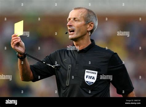 Martin Atkinson, referee Stock Photo - Alamy