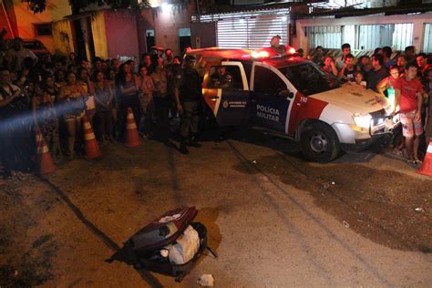 Corpo Esquartejado Achado Dentro De Mala Em Rua Da Zona Oeste De