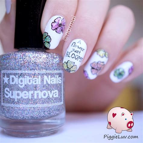 PiggieLuv: 'A flower just blooms' glitter nail art