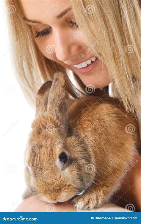 Ragazza Graziosa Con Un Coniglio Fotografia Stock Immagine Di