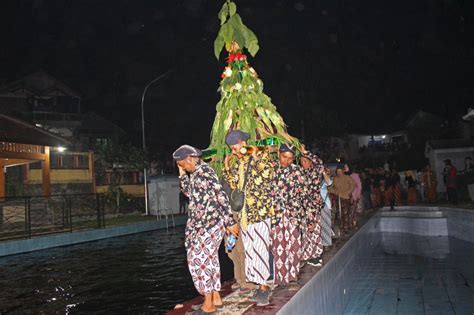 Foto Tradisi Malam Satu Suro Sambut Tahun Baru Jawa