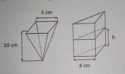 um recipiente a forma de uma pirâmide de base quadrada foi